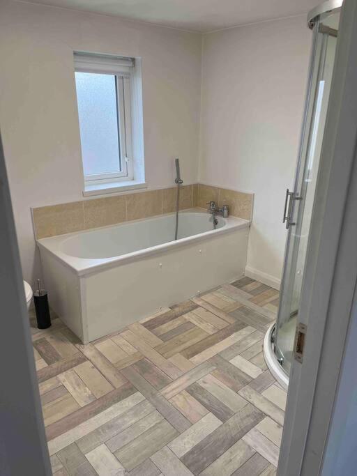 Conveniently Located, Close To City And Quiet Area Londonderry Eksteriør billede